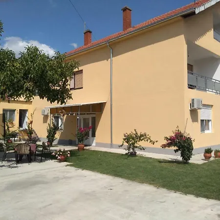 Kuca Aleksic *
